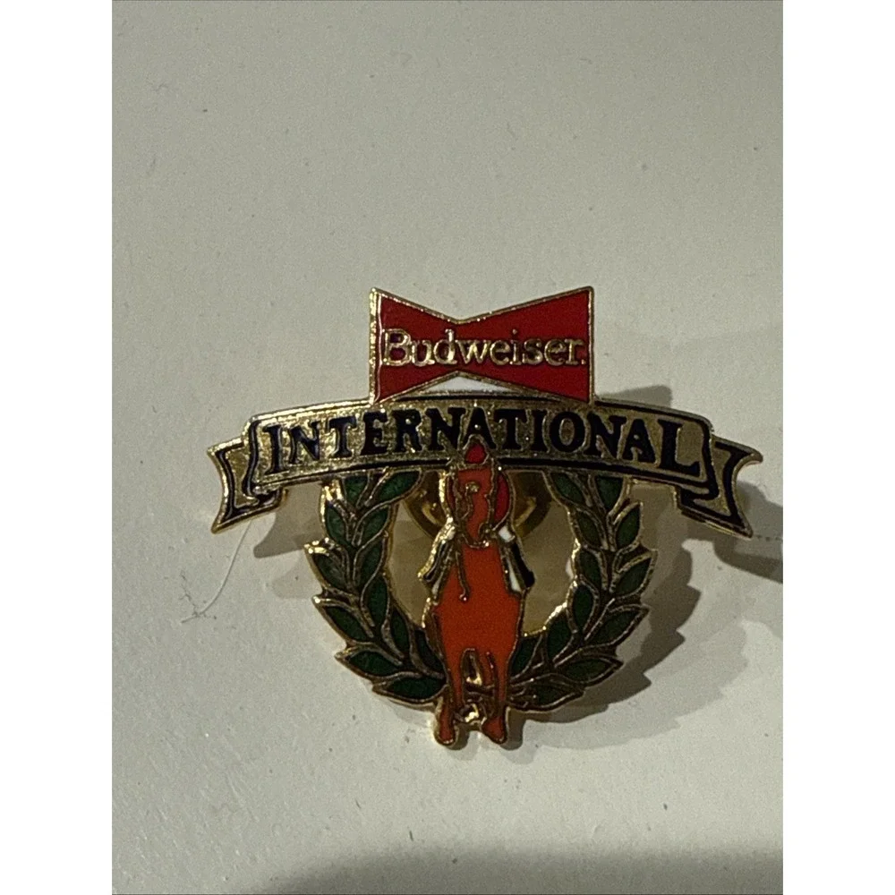 vintage Budweiser International lapel pin 1990s Collectable Racing Horse Pimlico